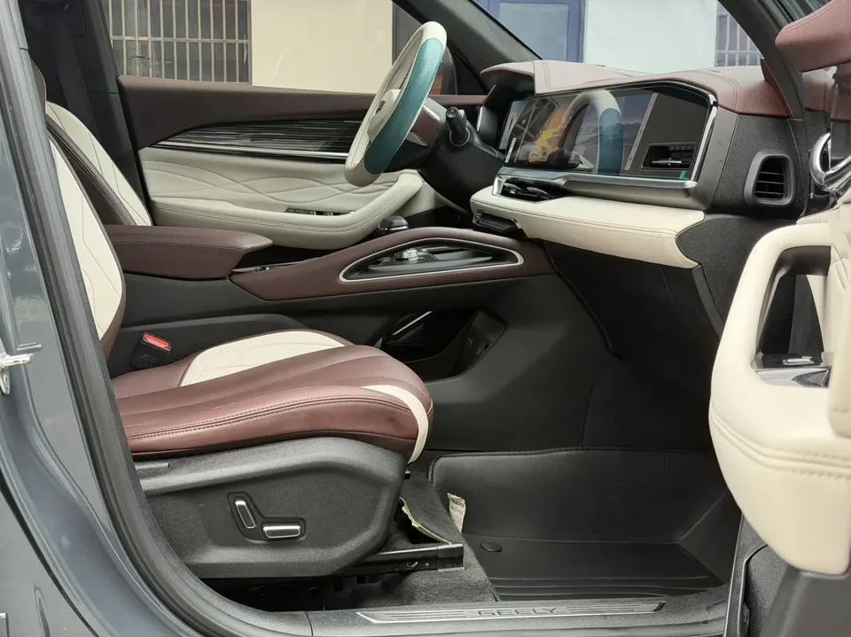 Geely Monjaro 2.0TD DCT EVO 2WD Premium Edition 2023 — миниатюра 3