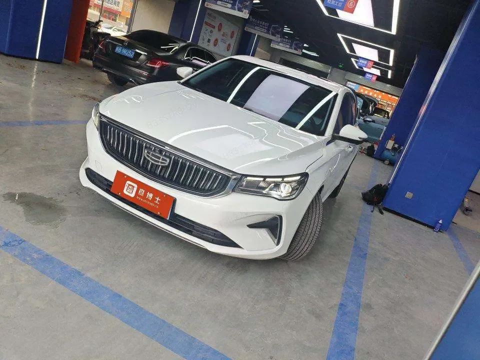 Geely Emgrand 2022