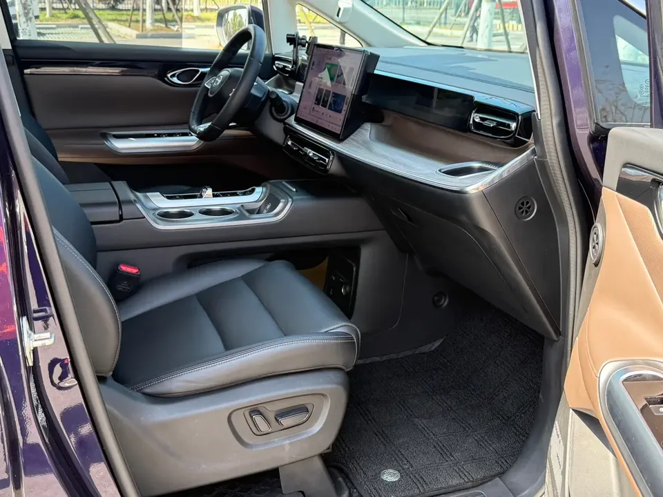 GAC Trumpchi E8 PHEV Trumpchi E8 PHEV 2024 2.0ATK 150km MAX version 2024 — миниатюра 3