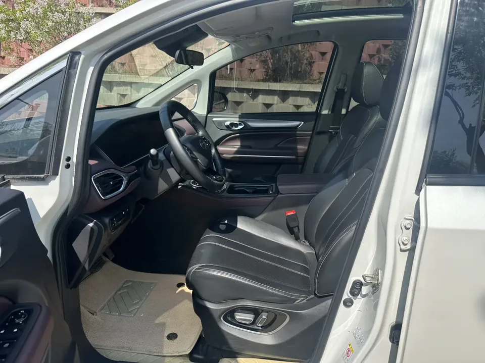 GAC Trumpchi M6 Pro 270T Automatic Exclusive Edition 2022 — миниатюра 4