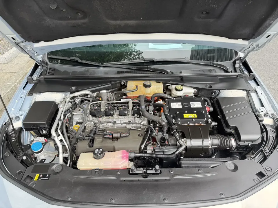 GAC Trumpchi Empow Shadow Leopard 2023 2.0L DHT Intelligent Hybrid 2023 — thumbnail 3