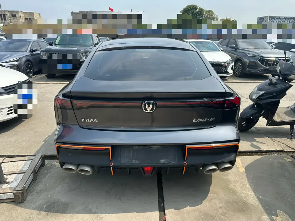 Changan UNI-V 1.5T exclusive model 2024 — миниатюра 2