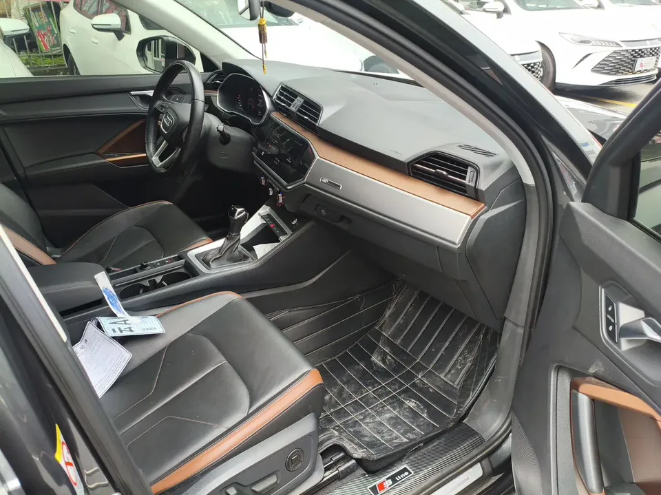 Audi Q3 Audi Q3 2023 35 TFSI Fashionable and Elegant 2023 — миниатюра 3