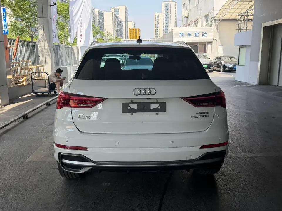 Audi Q3 Audi Q3 2023 35 TFSI Fashionable and Dynamic 2023 — миниатюра 2