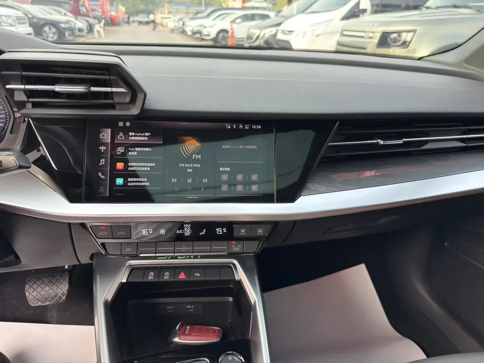 Audi A3 Sportback 35 TFSI stylish and sporty 2022 — миниатюра 2
