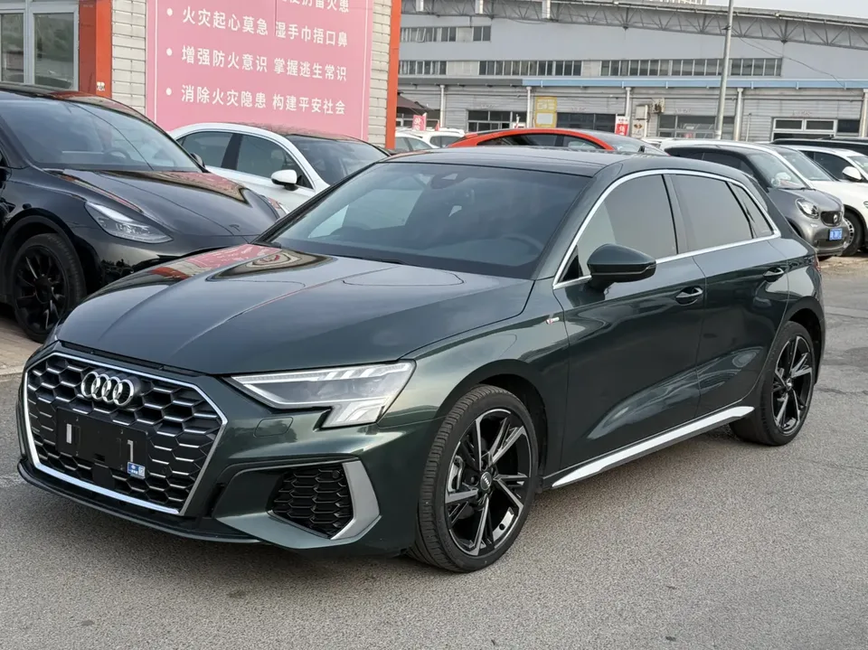 Audi A3 Sportback 35 TFSI stylish and sporty 2022 — фото 1, купить с доставкой в Москву