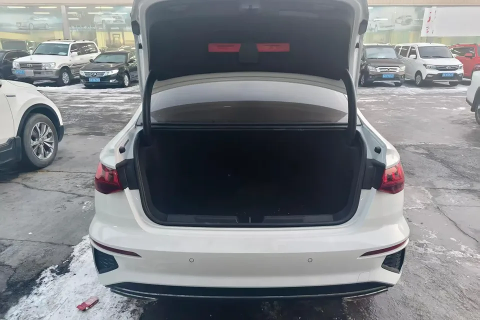 Audi A3 A3L Limousine 35 TFSI aggressive and sporty 2023 — миниатюра 3