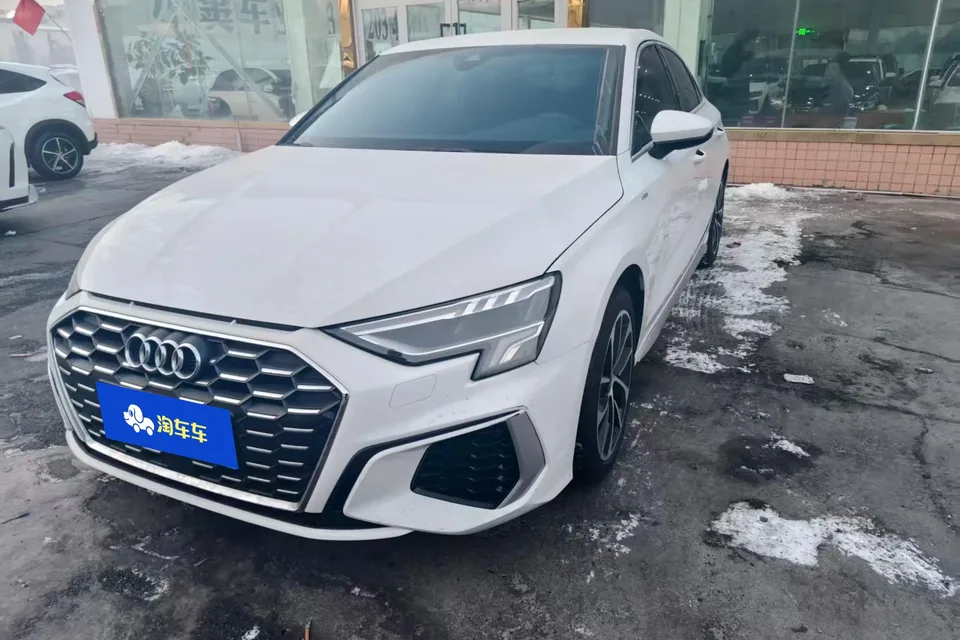 Audi A3 A3L Limousine 35 TFSI aggressive and sporty 2023 — фото 1, купить с доставкой в Москву