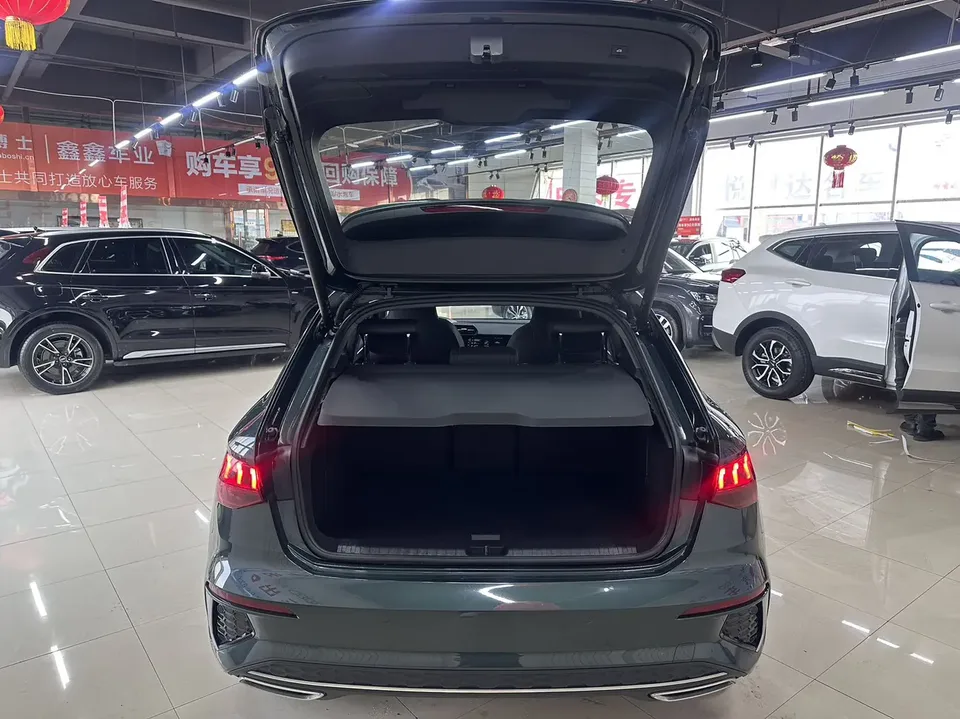 Audi A3 facelift Sportback 35 TFSI stylish and sporty 2023 — миниатюра 4