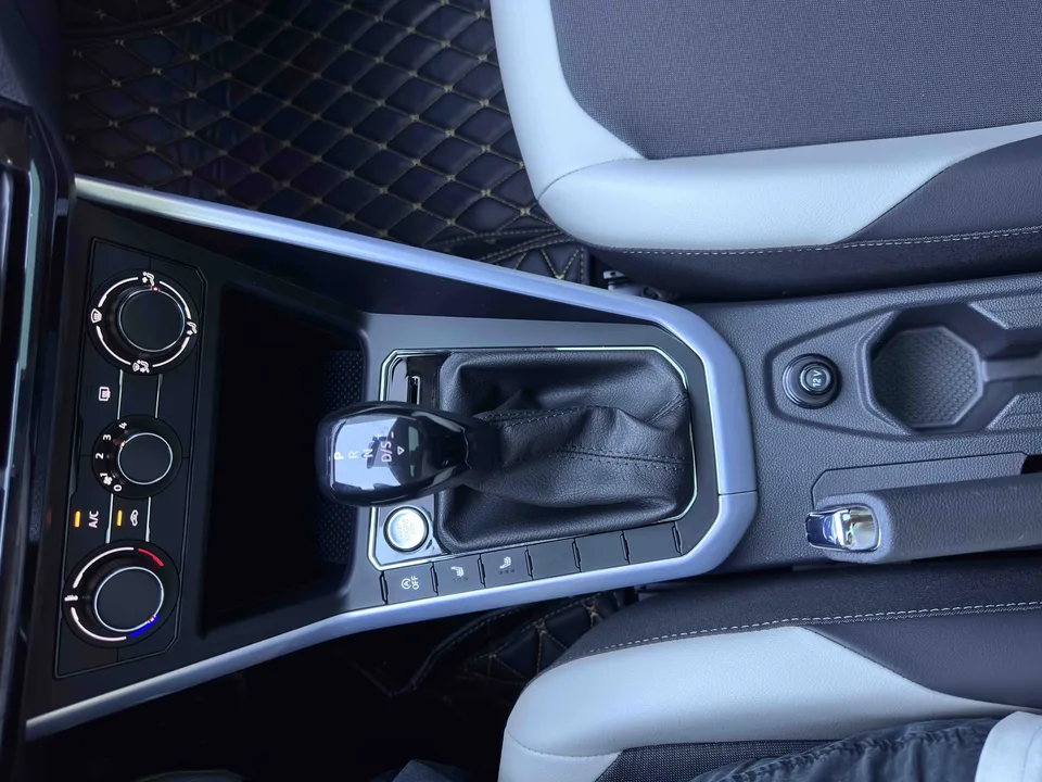 Volkswagen Polo Polo 2021 Plus 1.5L Automatic Colorful Technology Edition 2023 — thumbnail 4