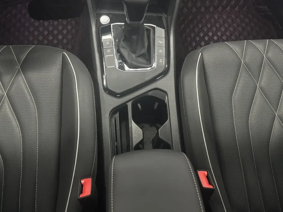 Volkswagen Tiguan L Tiguan L 2022 330TSI Automatic 2WD R-Line Enjoy Edition 2022 — миниатюра 3