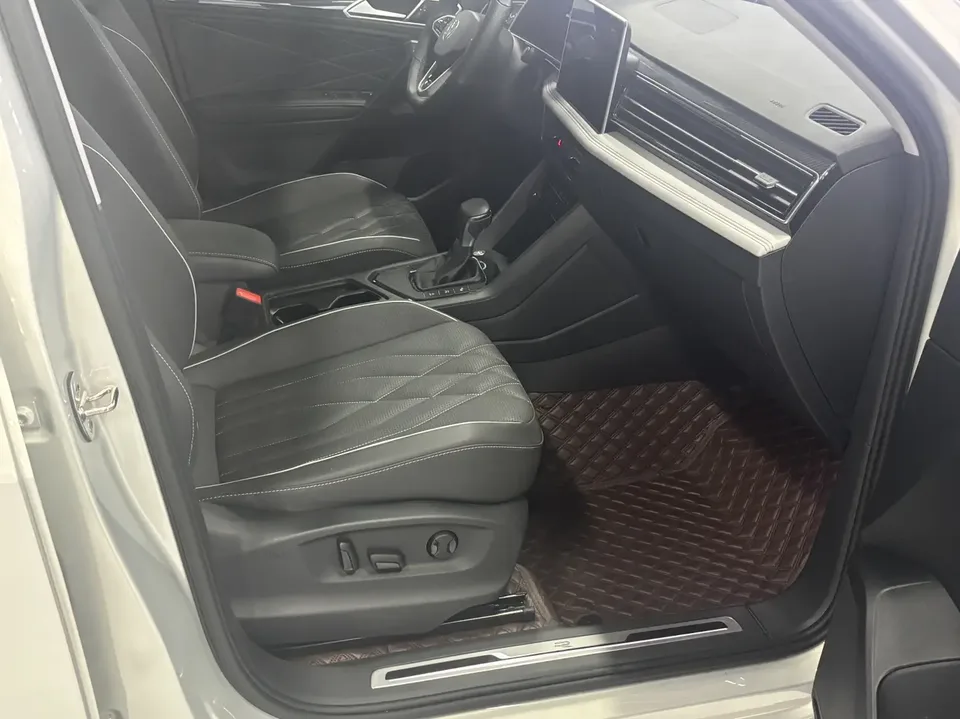 Volkswagen Tiguan L Tiguan L 2022 330TSI Automatic 2WD R-Line Enjoy Edition 2022 — миниатюра 4