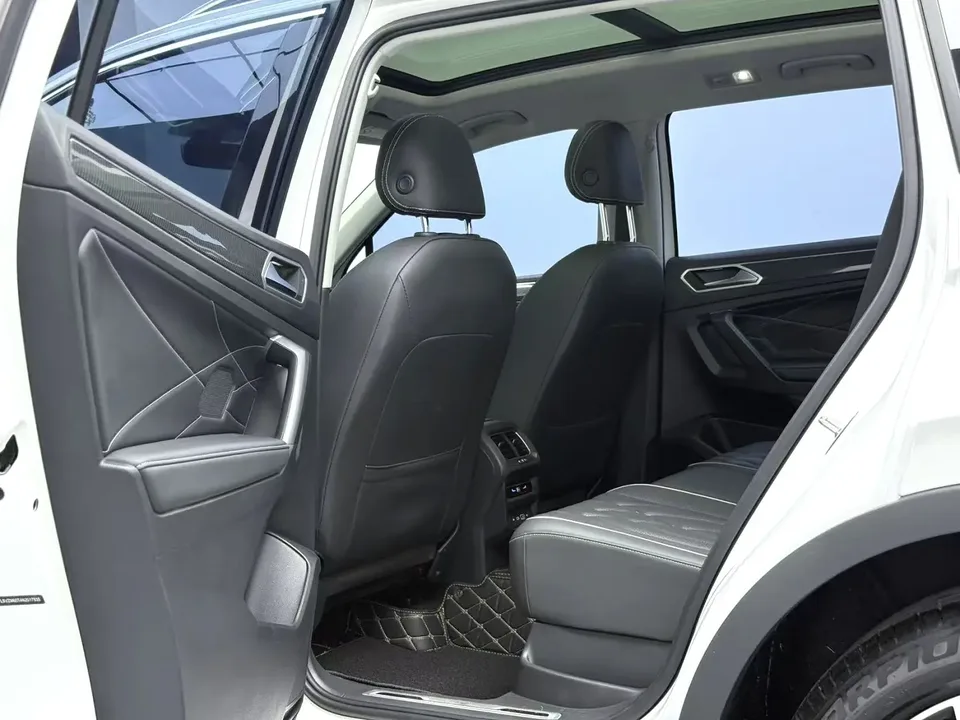 Volkswagen Tiguan L Tiguan L 2022 330TSI Automatic 2WD R-Line Enjoy Edition 2022 — миниатюра 3