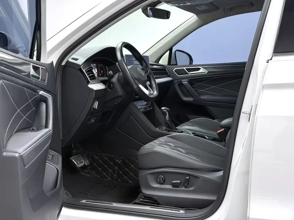 Volkswagen Tiguan L Tiguan L 2022 330TSI Automatic 2WD R-Line Enjoy Edition 2022 — миниатюра 5
