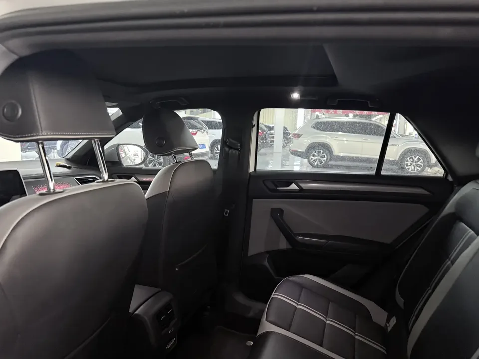 Volkswagen T-Roc 280TSI DSG Time Edition 2023 — миниатюра 5