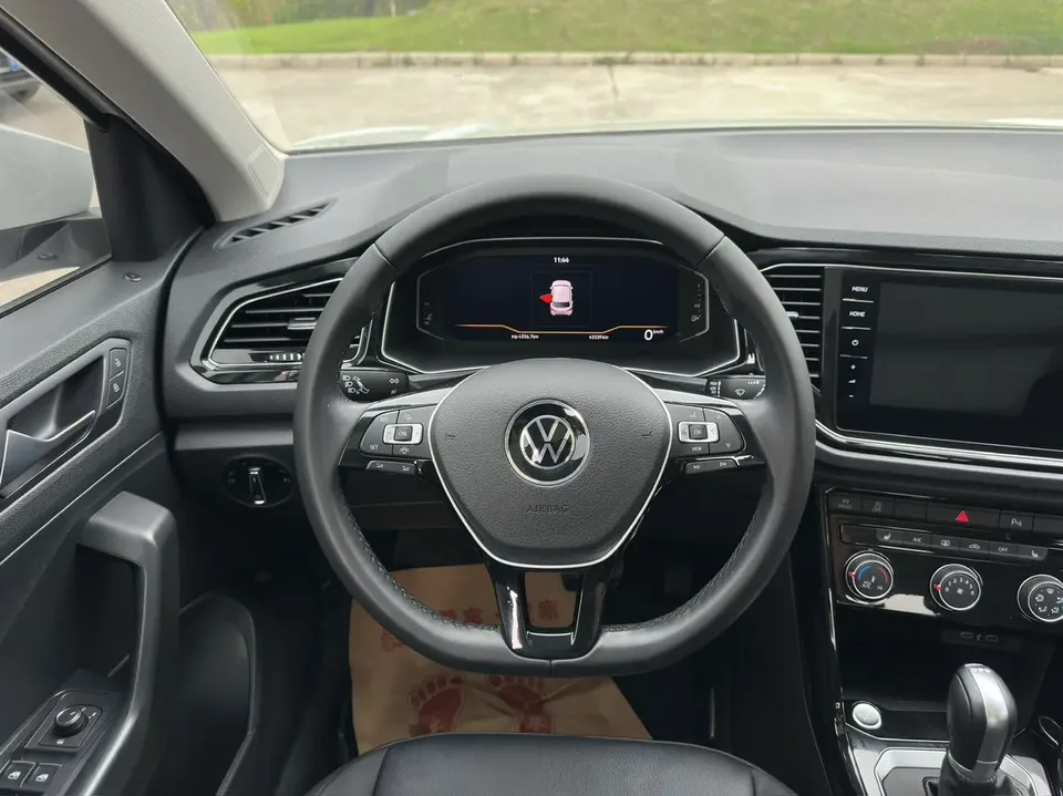 Volkswagen T-Roc Tange 280TSI DSG two-wheel drive comfort PLUS 2023 — миниатюра 3