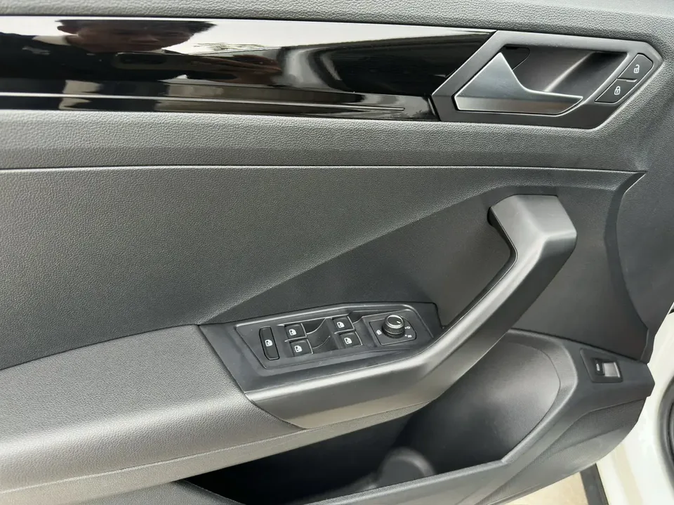 Volkswagen T-Roc Tange 280TSI DSG two-wheel drive comfort PLUS 2023 — миниатюра 4