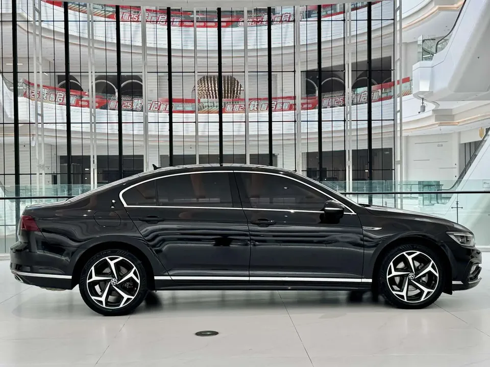 Volkswagen Magotan Magotan 2023 2 million commemorative edition 330TSI DSG luxury model 2023 — миниатюра 3