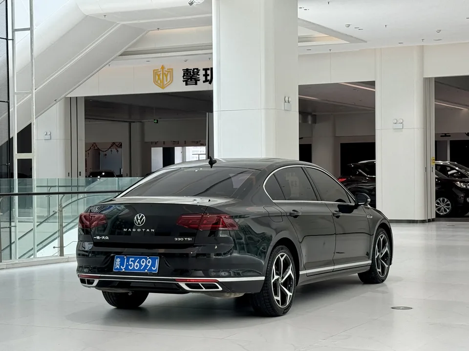 Volkswagen Magotan Magotan 2023 2 million commemorative edition 330TSI DSG luxury model 2023 — миниатюра 5