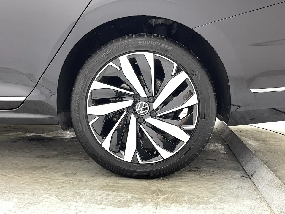 Volkswagen Passat facelift 330TSI Star Elite Edition 2023 — миниатюра 3