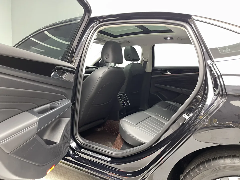 Volkswagen Passat facelift 330TSI Star Elite Edition 2023 — миниатюра 5