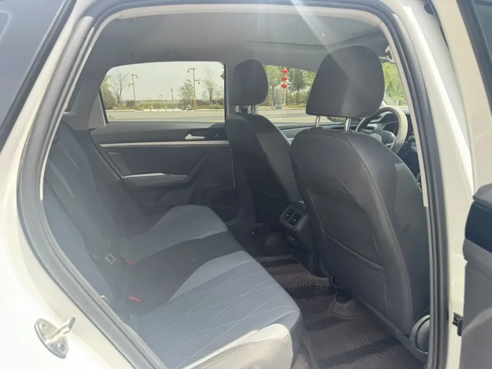 Volkswagen Lavida facelift 1.5L automatic 5 million version 2023 — миниатюра 3