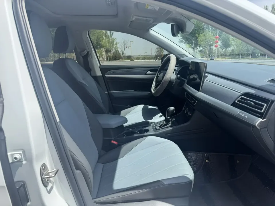 Volkswagen Lavida facelift 1.5L automatic 5 million version 2023 — миниатюра 5