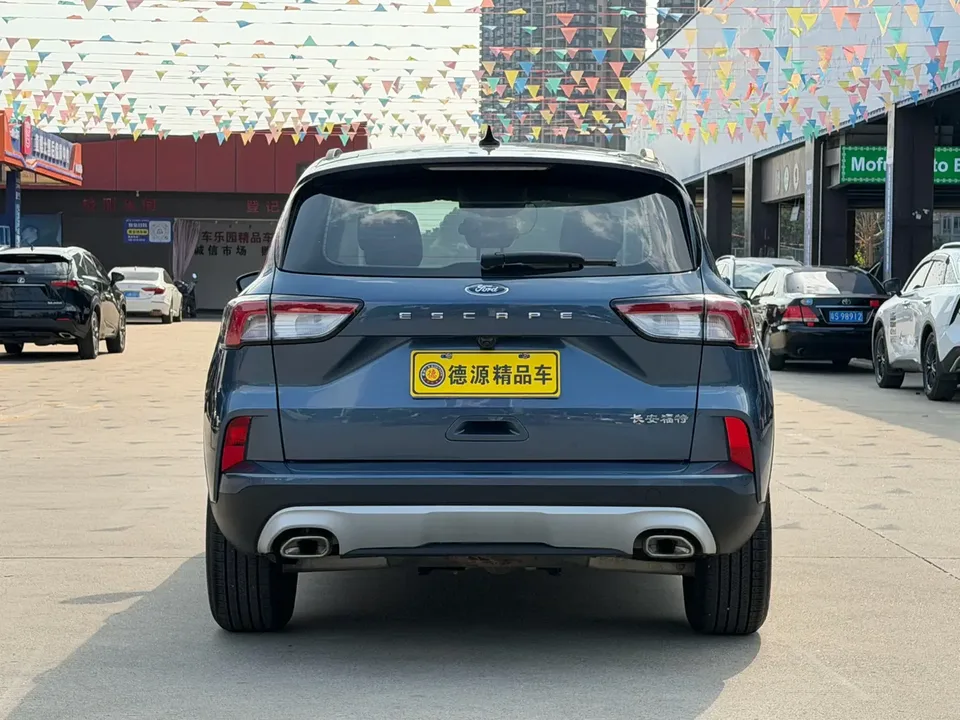 Ford Escape EcoBoost 245 2WD Leisure Edition 2023 — миниатюра 2