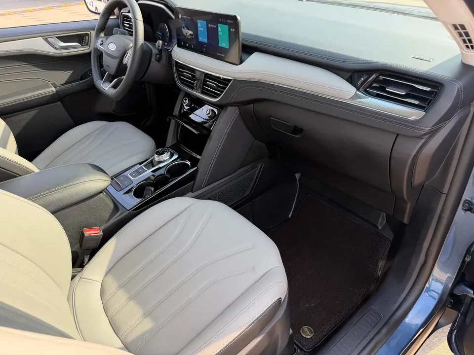 Ford Escape EcoBoost 245 2WD Leisure Edition 2023 — миниатюра 3