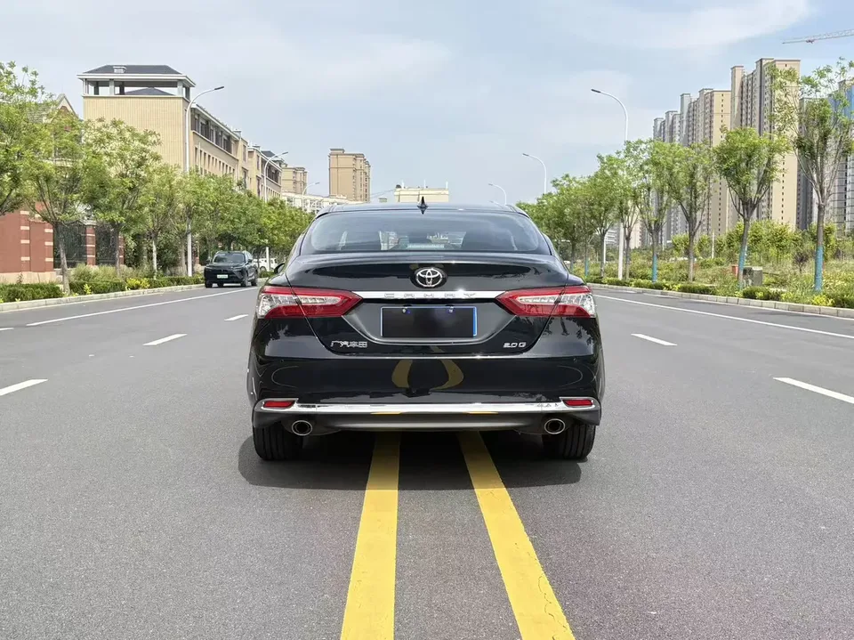 Toyota Camry 2.0G Deluxe Edition 2023 — миниатюра 2