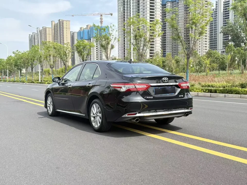 Toyota Camry 2.0G Deluxe Edition 2023 — миниатюра 4