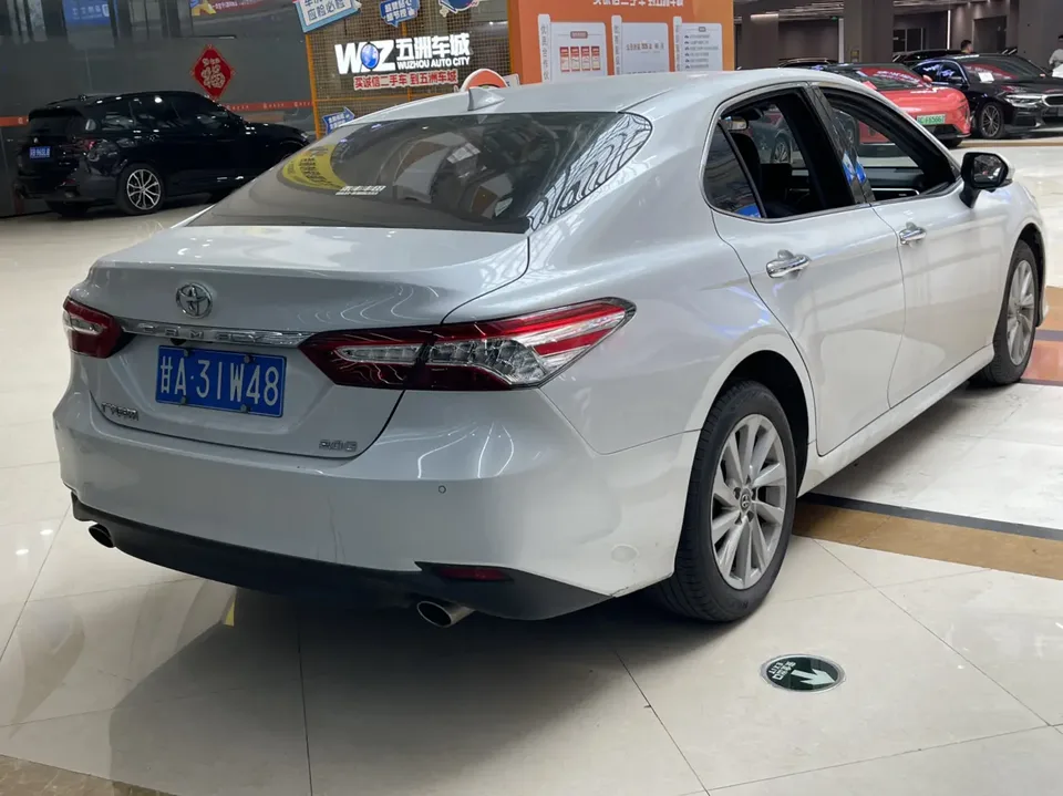 Toyota Camry 2.0G Deluxe Edition 2022 — миниатюра 2