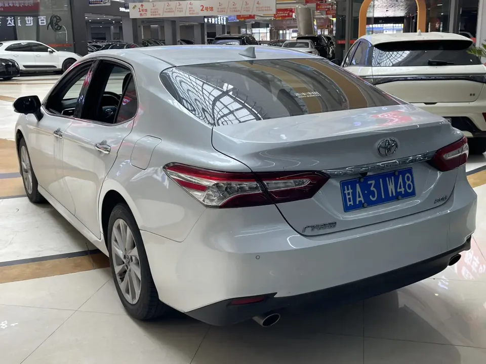 Toyota Camry 2.0G Deluxe Edition 2022 — миниатюра 4