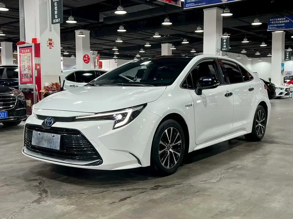 Toyota Levin Lei Ling 2024 Levin Hybrid 1.8L Knight Edition 2024 — photo 1, buy with delivery to Moscow