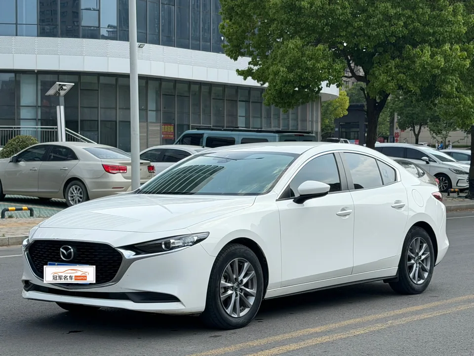 Mazda Axela Mazda3 Angkesela 2022 2.0L Automatic Quality Edition 2022 — photo 1, buy with delivery to Moscow