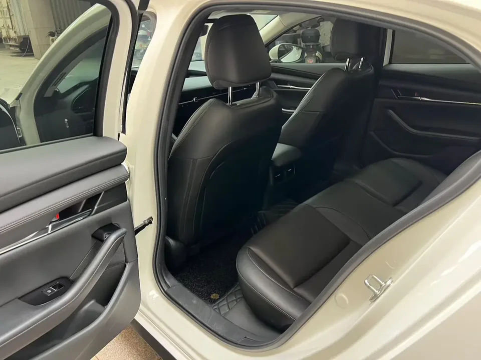 Mazda Axela Mazda3 2021 2.0L automatic quality version 2022 — thumbnail 5