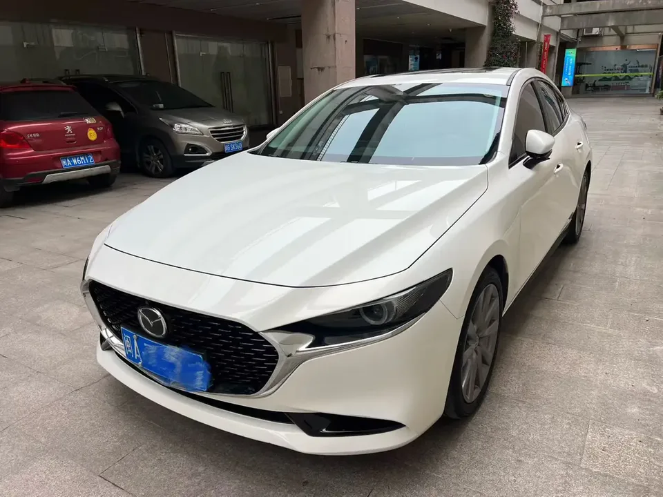Mazda Axela Mazda3 2021 2.0L automatic quality version 2022 — photo 1, buy with delivery to Moscow