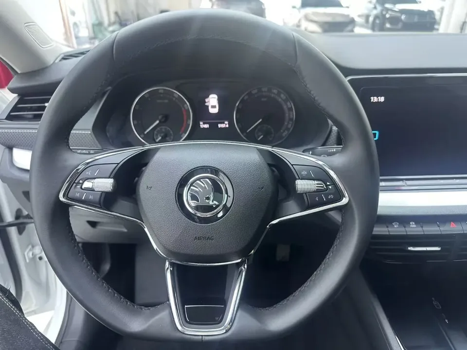 Skoda Octavia facelift PRO TSI280 DSG exclusive version 2024 — миниатюра 4