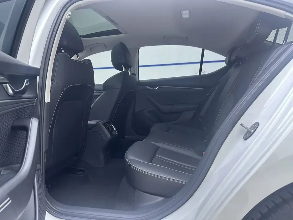 Skoda Octavia facelift PRO TSI280 DSG exclusive version 2024 — миниатюра 5