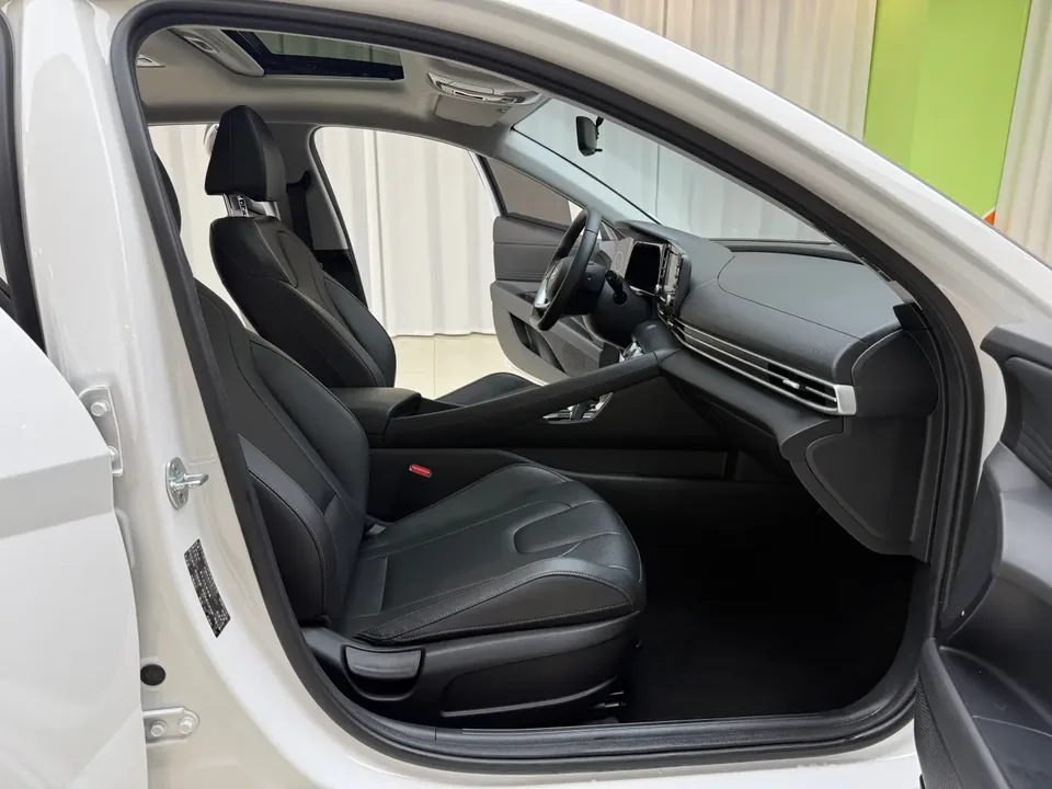 Hyundai Elantra 1.5L CVT GLX Elite Edition 2023 — миниатюра 4