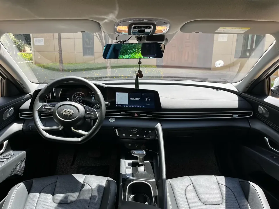 Hyundai Elantra Elantra 2022 1.5L CVT LUX Premium Edition 2022 — thumbnail 4