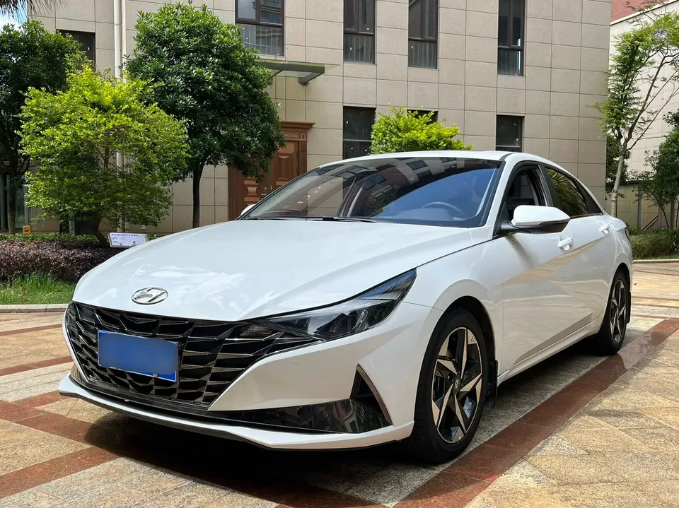 Hyundai Elantra Elantra 2022 1.5L CVT LUX Premium Edition 2022 — photo 1, buy with delivery to Moscow