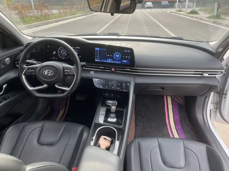 Hyundai Elantra Elantra 2021 Elantra 2021 1.5L CVT LUX Premium Edition 2022 — thumbnail 3