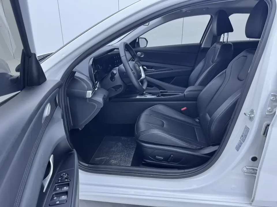 Hyundai Elantra Elantra 2022 1.5L CVT LUX Premium Edition 2024 — thumbnail 3
