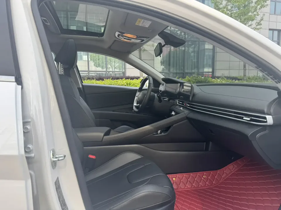 Hyundai Elantra Elantra 2023 1.5L CVT LUX Premium Edition 2025 — thumbnail 3