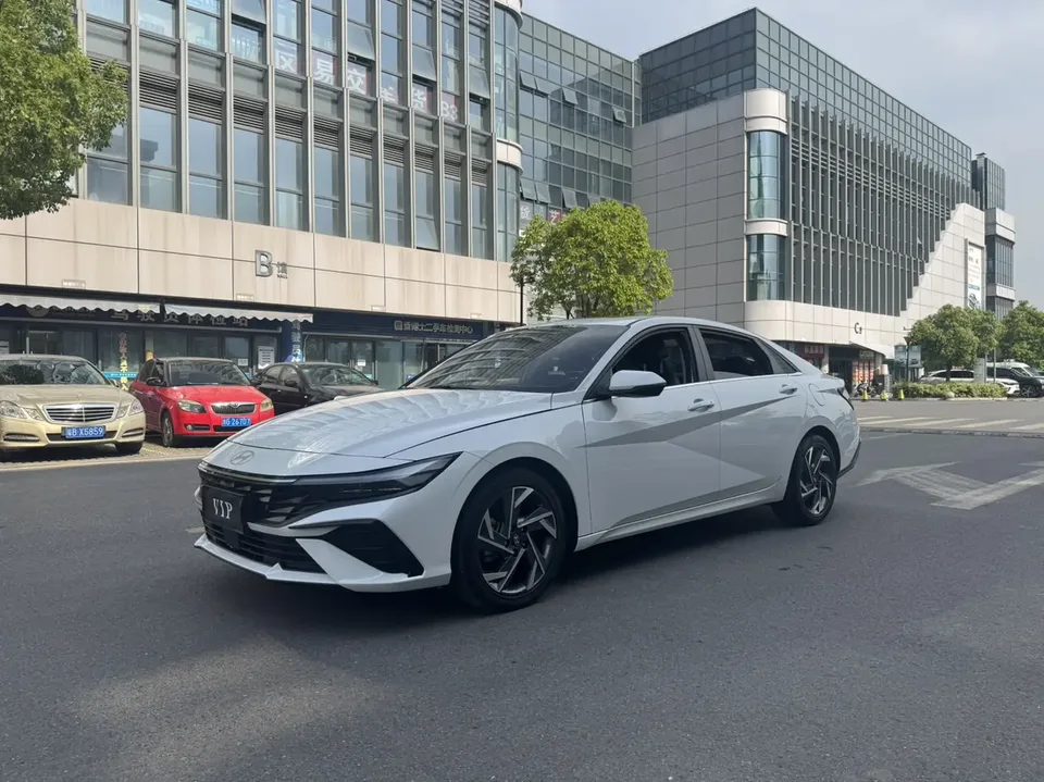 Hyundai Elantra Elantra 2023 1.5L CVT LUX Premium Edition 2025 — photo 1, buy with delivery to Moscow