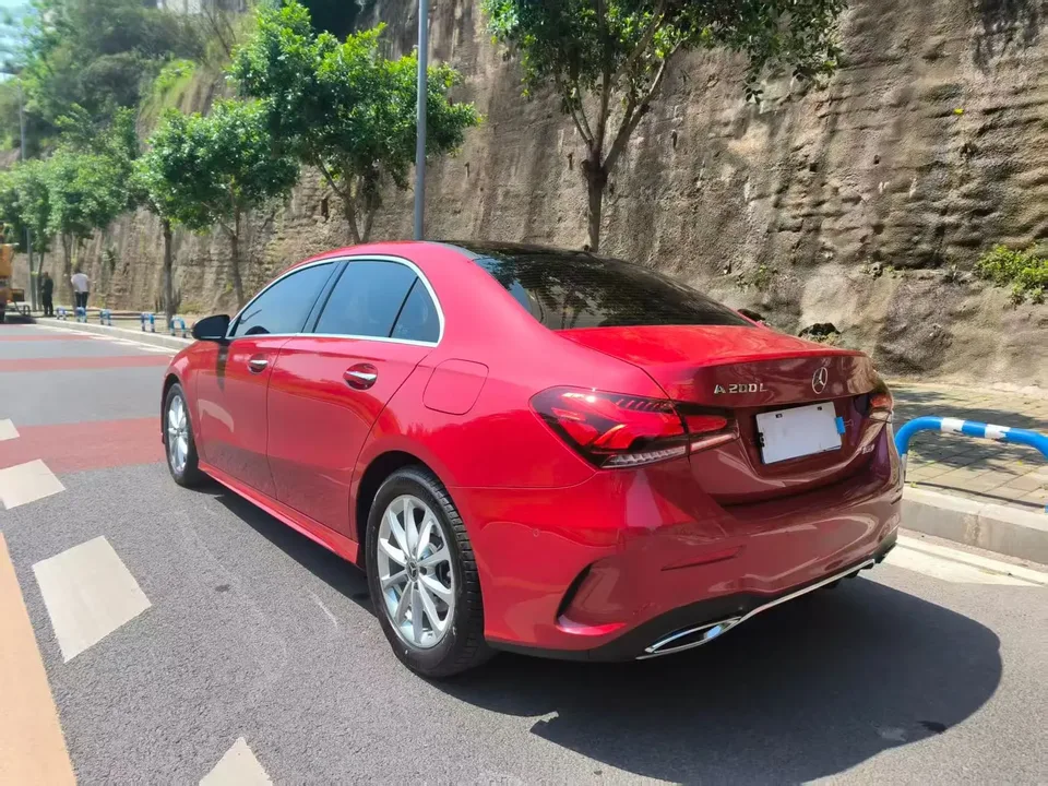Mercedes-Benz Mercedes Benz A Class second facelift A 200 L sports sedan fashion version 2023 — миниатюра 4