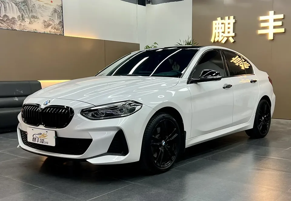 BMW 1 Series facelift 120i M Sport Night Edition 2022 — фото 1, купить с доставкой в Москву