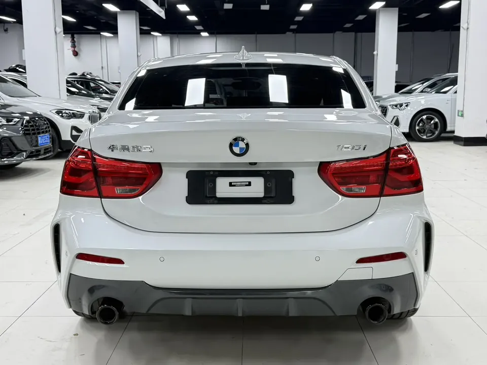BMW 1 Series BMW 1 Series 2023 120i M Sport Night Edition 2023 — миниатюра 2