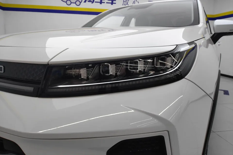 Exeed Xingtu Zhuifeng C-DM 1.5TCI-DHT 105KM Riding on the Wind Edition 2023 — миниатюра 2